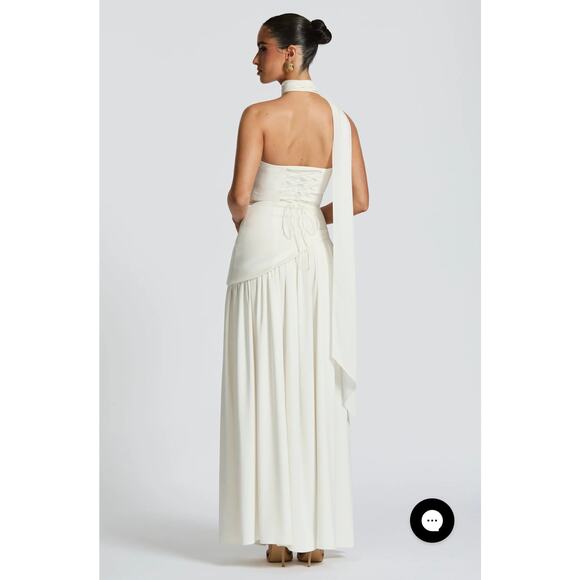 Elegant White Midi Dress - Picture 3 of 15